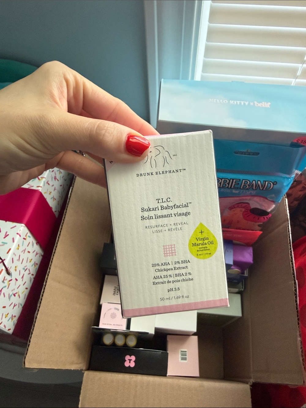 Drunk Elephant Sukari Babyfacial - White with Pink Accent